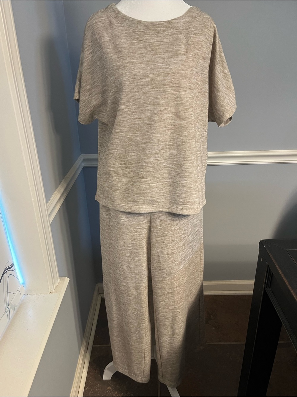 Max Studio Heathered sand Short-Sleeve Wide-Leg 2piece set pants have pockets